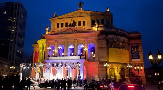 In Ruhe dinnern ist nicht mehr! Solidarität gegen Standortkonkurrenz und Spardiktat – weltweit