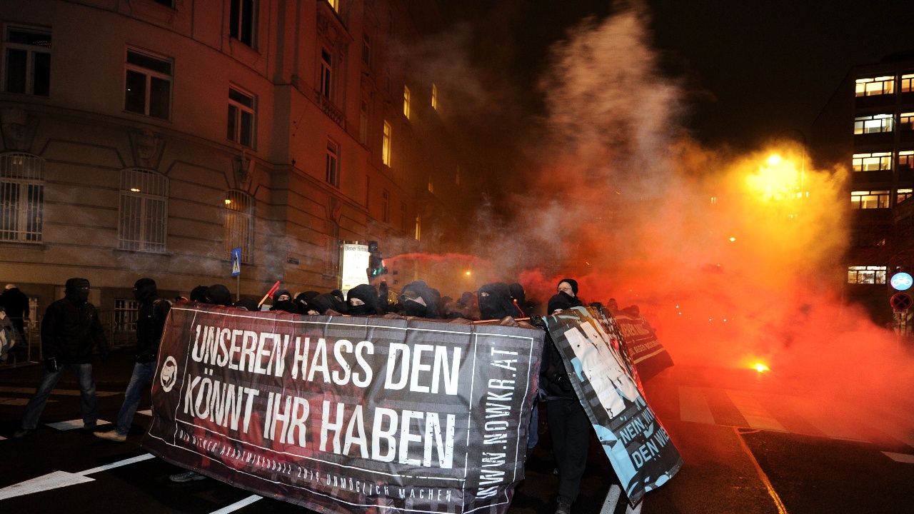 8000 Menschen auf Demonstrationen gegen den Wiener Akademikerball